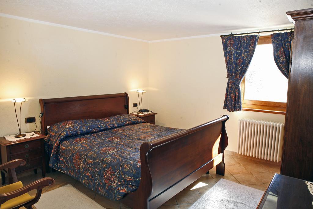 Les Combes Otel La Salle Oda fotoğraf