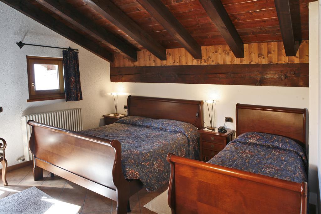 Les Combes Otel La Salle Oda fotoğraf