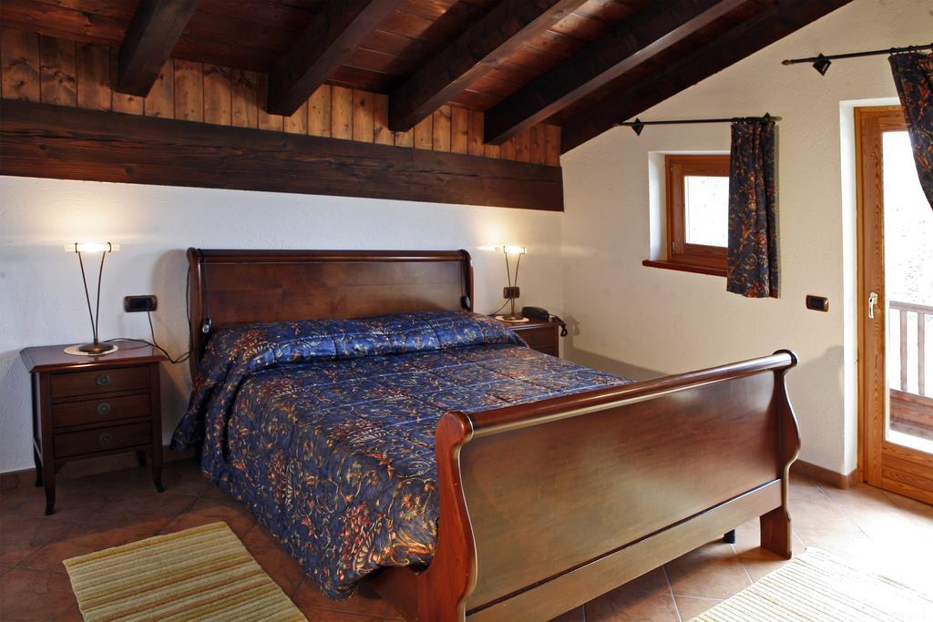 Les Combes Otel La Salle Oda fotoğraf